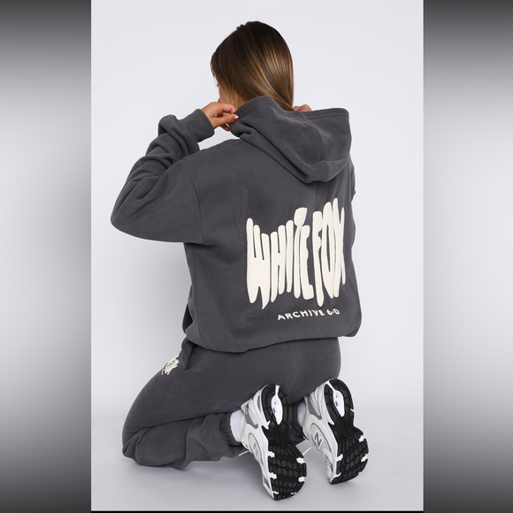 White Fox Boutique Worn Oversized Hoodie in S/M and NWOT Sweatpants in size S - Picture 4 of 12